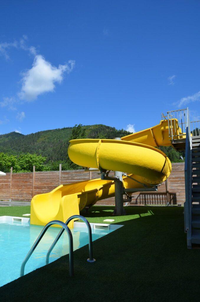 Toboganes de Lake Belcaire Cottage