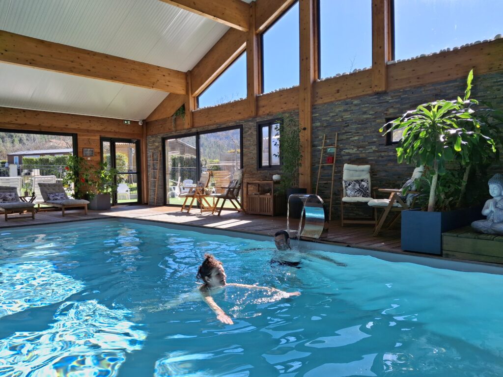 piscine couverte espace bien-être