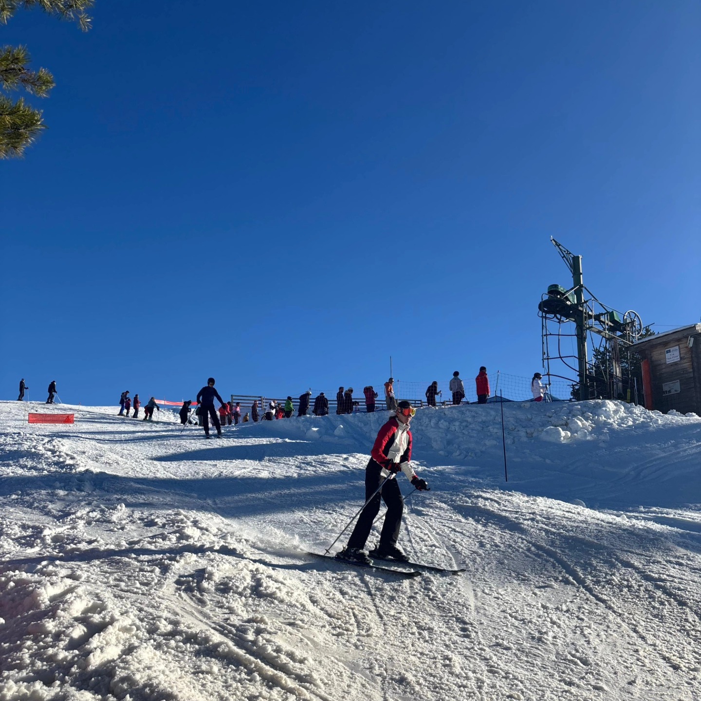 Ski neige station remontée mécanique hiver